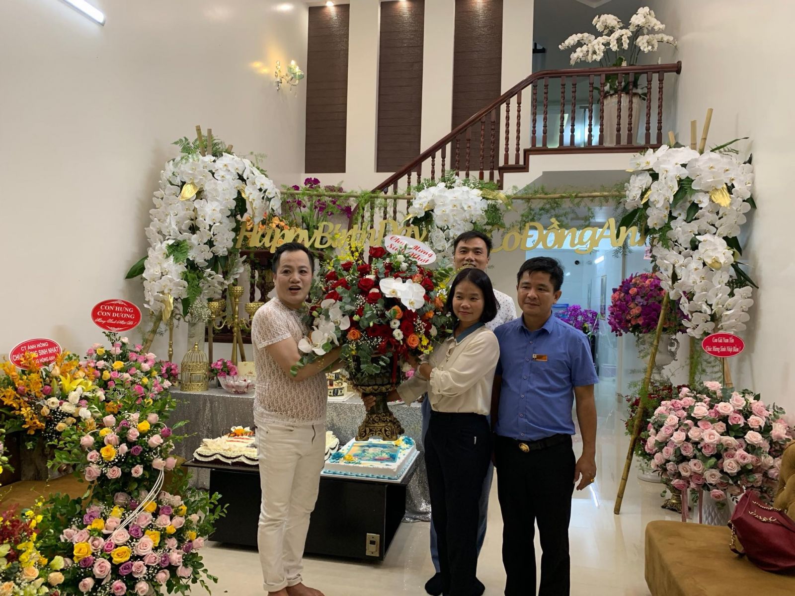 SINH NHẬT NNƯT ĐẶNG NGỌC ANH -  PHÓ VIỆN TRƯỞNG VIỆN NGHIÊN CỨU VÀ PHÁT TRIỂN ĐẠO MẪU VIỆT NAM